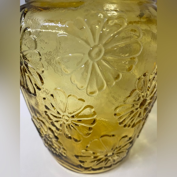 Vintage Anchor Hocking yellow glass daisy pitcher - Picture 3 of 11